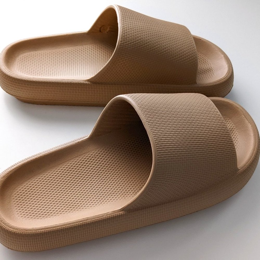Sootheez Slippers - Khaki Womens 9.5-10.5
